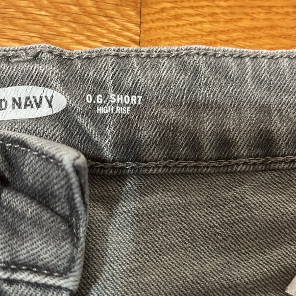 Old navy o.g. High rise shorts - Picture 2 of 3